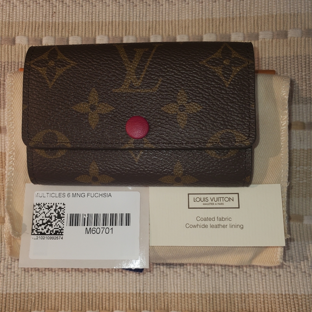 SOLD**NWT LOUIS VUITTON 6 KEY CLES